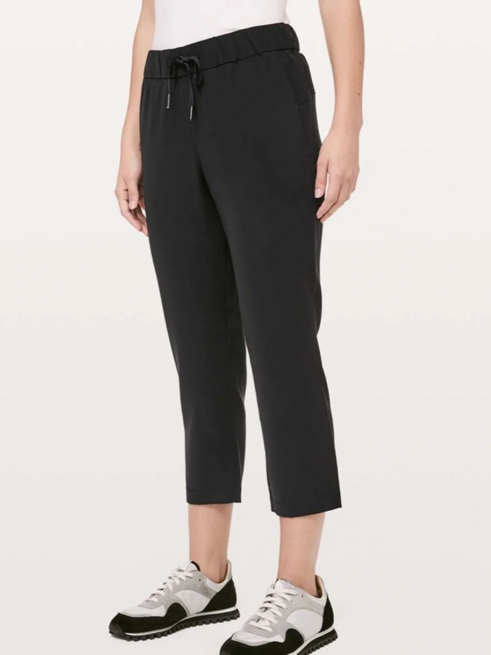 Lululemon On The Fly Crop Woven 23” Black Pants Women’s Size 10 Jogger*P9